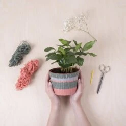 KIKKERLAND KNIT YOUR OWN PLANTER COVER KIT -Primus Verkäufe 5637990665 c knit your own planter cover kit kikkerland 24